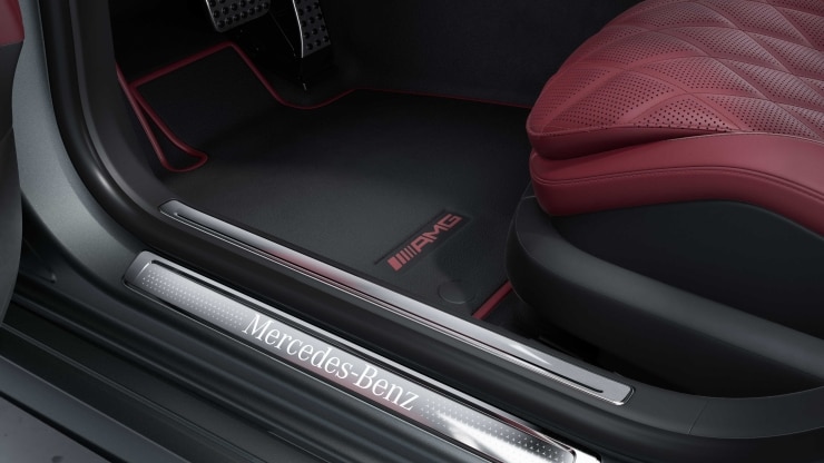 Einstiegsleisten mit "Mercedes-Benz" Schriftzug, beleuchtet und mit Wechselcover 1