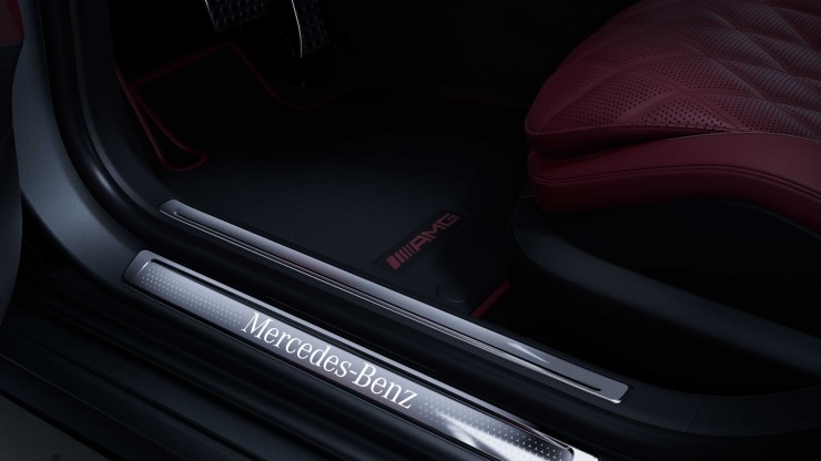 Einstiegsleisten mit "Mercedes-Benz" Schriftzug, beleuchtet und mit Wechselcover 2