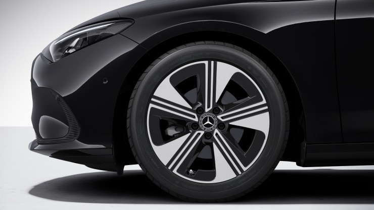 18" Aerodynamik-Leichtmetallräder im 5-Speichen-Design 1