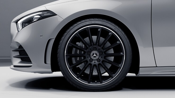 48,3 cm (19") AMG Leichtmetallräder im Vielspeichen-Design Bild 1