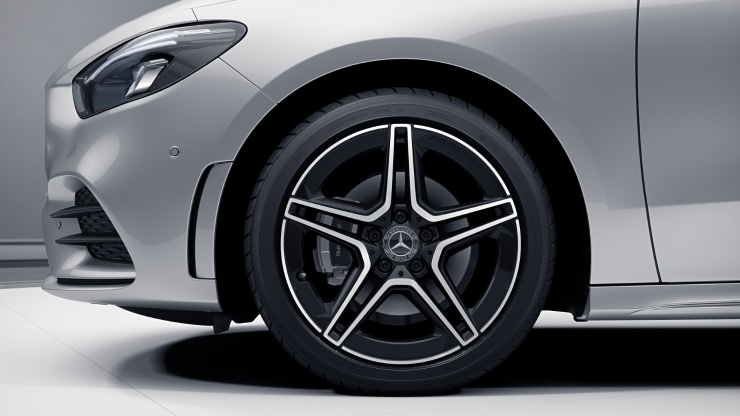 45,7 cm (18") AMG Leichtmetallräder im 5-Doppelspeichen-Design Bild 1