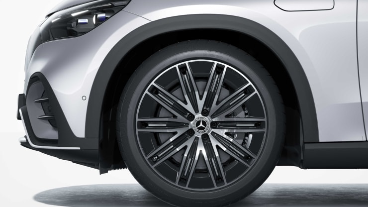 53,3 cm (21") AMG Leichtmetallräder im Vielspeichen-Design Bild 1