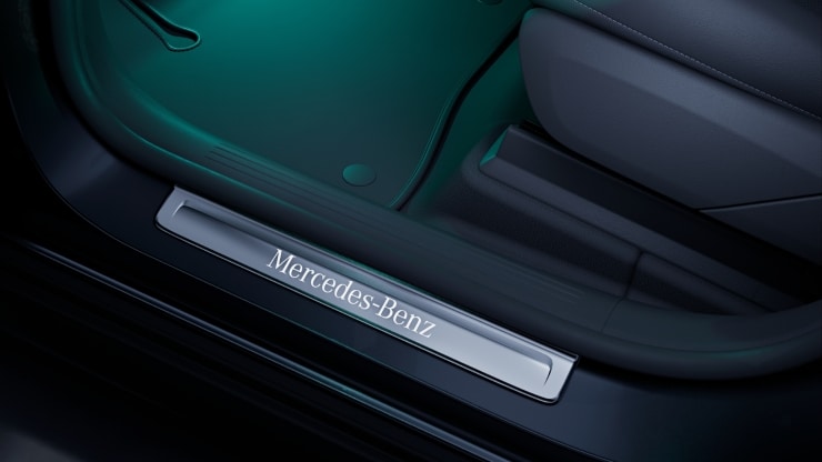 Einstiegsleisten mit "Mercedes-Benz" Schriftzug, beleuchtet 1