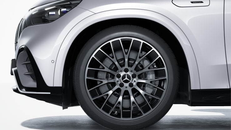 53,3 cm (21") AMG Leichtmetallräder im Kreuzspeichen-Design Bild 1