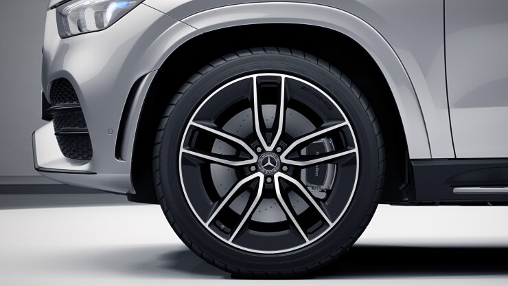 22" AMG Leichtmetallräder im 5-Doppelspeichen-Design 4