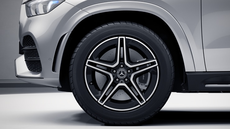 50,8 cm (20") AMG Leichtmetallräder im 5-Doppelspeichen-Design Bild 1