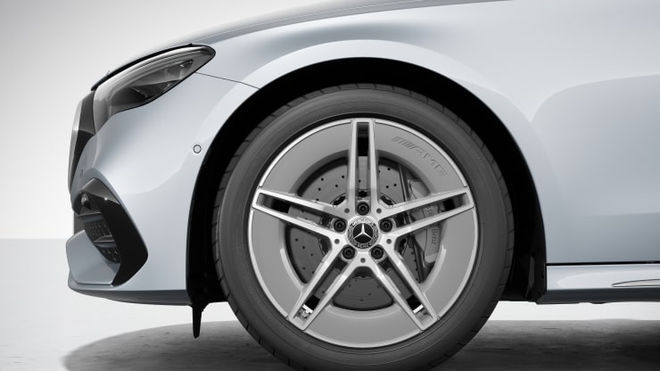 19" AMG Leichtmetallräder im 5-Doppelspeichen-Design Bild 1