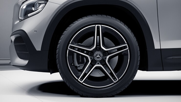 Jantes alliage AMG 48,3 cm (19") à 5 doubles branches, finition noir brillant/naturel brillant Image 1