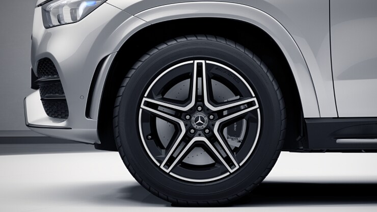 50,8 cm (20") AMG Leichtmetallräder im 5-Doppelspeichen-Design Bild 1