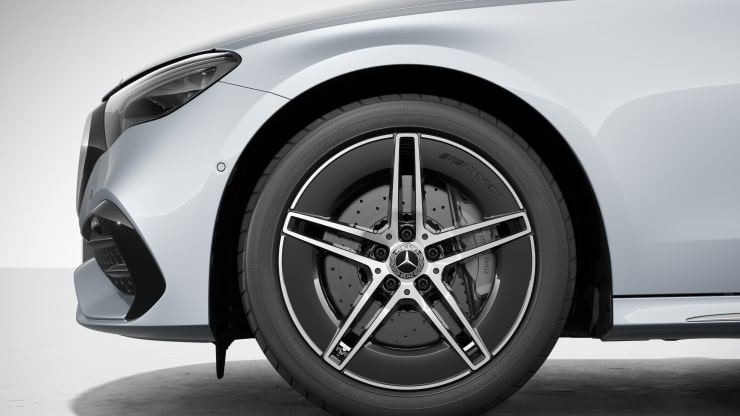 19" AMG Leichtmetallräder im 5-Doppelspeichen-Design Bild 1