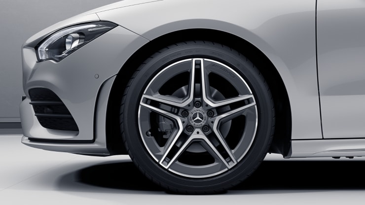 45,7 cm (18") AMG Leichtmetallräder im 5-Doppelspeichen-Design Bild 1