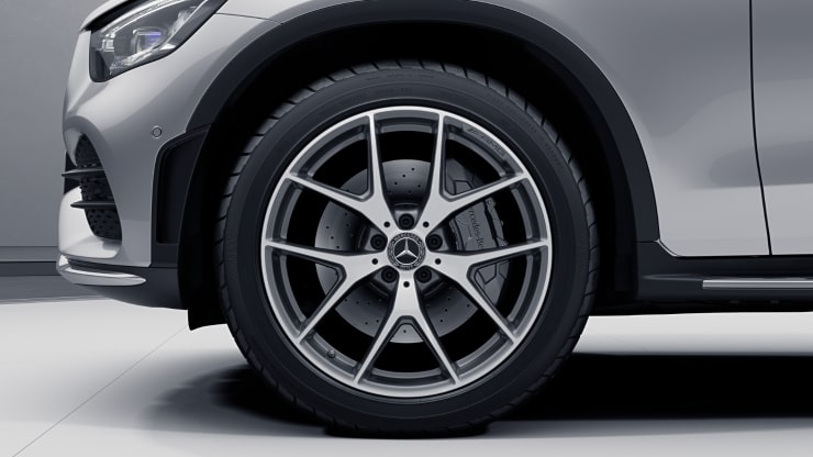Jantes alliage AMG 50,8 cm (20") à 5 doubles branches finition gris tantale/naturel brillant Image 1
