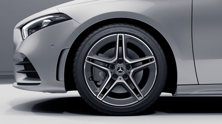 18" AMG Leichtmetallräder im 5-Doppelspeichen-Design Bild 1