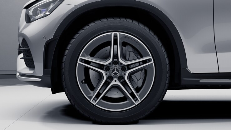 48,3 cm (19") AMG Leichtmetallräder im 5-Doppelspeichen-Design Bild 1