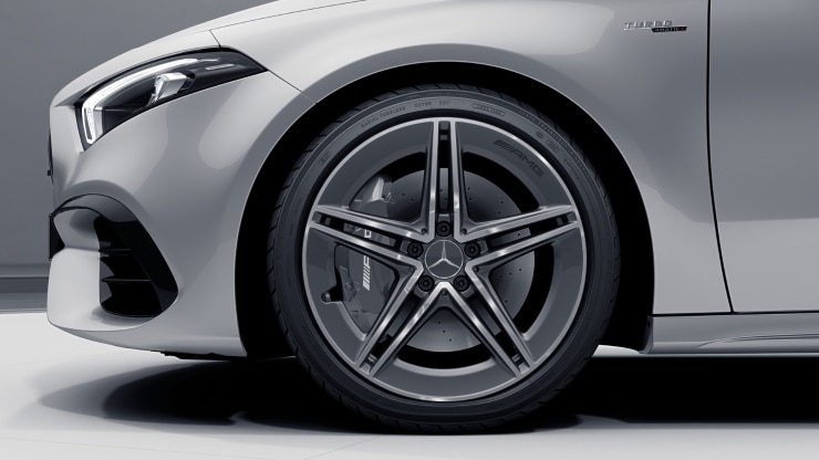 48,3 cm (19") AMG Leichtmetallräder im 5-Doppelspeichen-Design Bild 1
