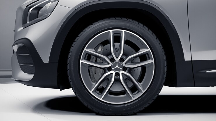 19" AMG Leichtmetallräder im 5-Doppelspeichen-Design Bild 1