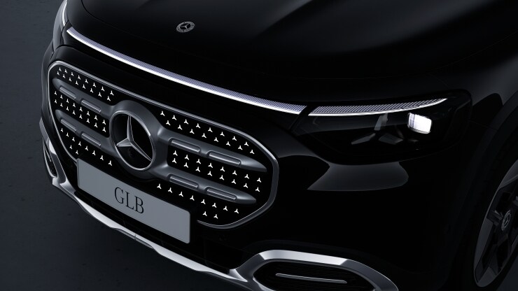 Estrella Mercedes parcialmente iluminada Imagen 1