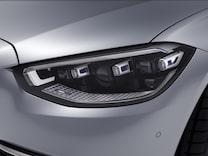 S-Class Sedan 多光束智慧型數位頭燈含動態投影迎賓功能