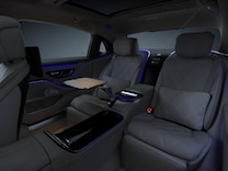 Mercedes-Maybach S-Class 主動可調式後座閱讀燈