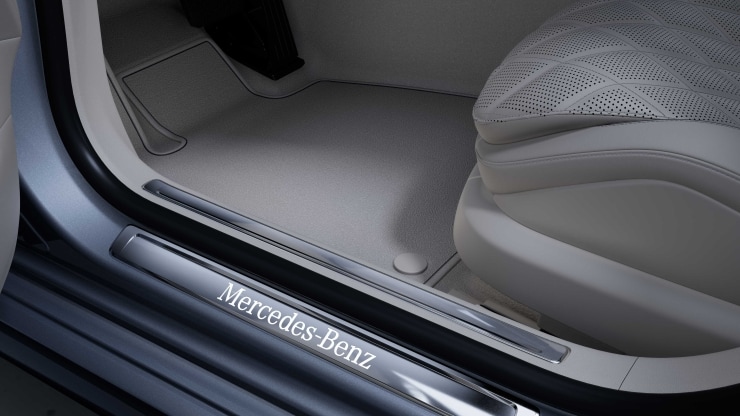 Einstiegsleisten in schwarz mit „Mercedes-Benz“ Schriftzug vorn und hinten, beleuchtet 2