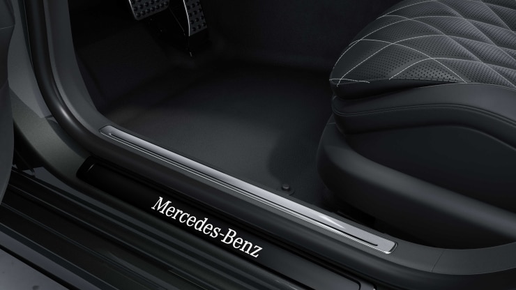 Einstiegsleisten in schwarz mit „Mercedes-Benz“ Schriftzug vorn und hinten, beleuchtet 3