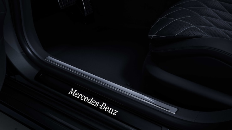 Einstiegsleisten in schwarz mit „Mercedes-Benz“ Schriftzug vorn und hinten, beleuchtet 4