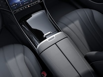EQE Limousine Mittelkonsole in Schwarz hochglänzend