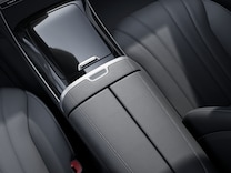 EQE Limousine Mittelkonsole Feinstrukturoptik schwarz