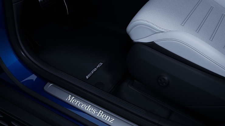 Einstiegsleisten mit "Mercedes-Benz" Schriftzug, beleuchtet und mit Wechselcover 1
