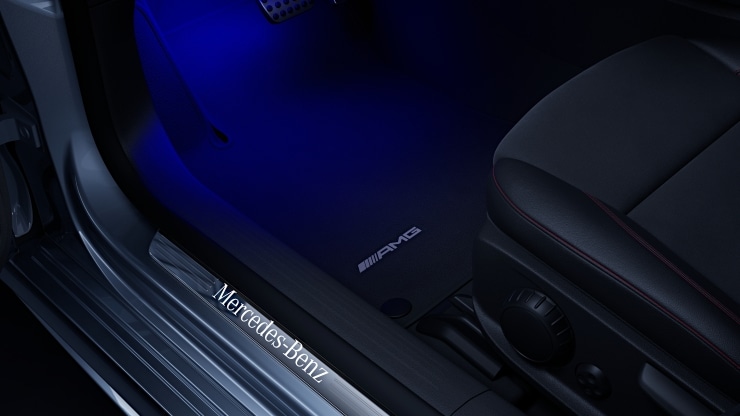 Einstiegsleisten mit "Mercedes-Benz" Schriftzug, beleuchtet und mit Wechselcover Bild 1