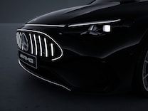 Mercedes-AMG CLA Hviezda Mercedes čiastočne osvetlená