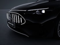 Mercedes-AMG CLA Shooting Brake Hviezda Mercedes čiastočne osvetlená