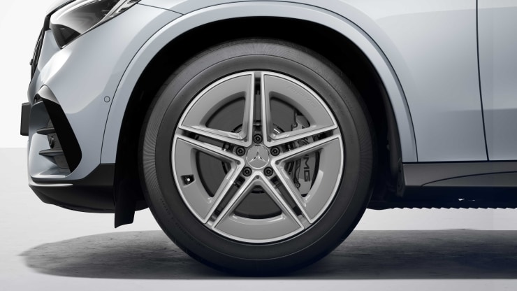 19" AMG Leichtmetallräder im 5-Doppelspeichen-Design 1