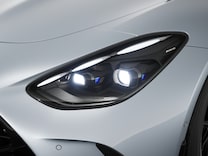 Mercedes-AMG GT Coupé 多光束智慧型數位頭燈含動態投影迎賓功能