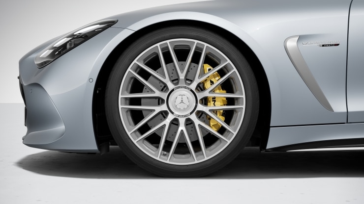 53,3 cm (21") AMG Schmiederäder im 10-Doppelspeichen-Design Bild 1