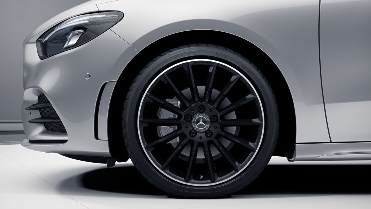 48,3 cm (19") AMG Leichtmetallräder im Vielspeichen-Design Bild 1