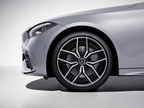 C-Class Saloon Braking system with larger brake discs on the front axle