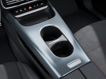 CLA Saloon 前排無線手機充電系統