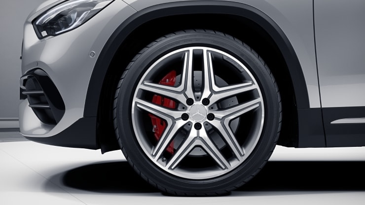 50,8 cm (20") AMG Leichtmetallräder im 5-Doppelspeichen-Design Bild 1