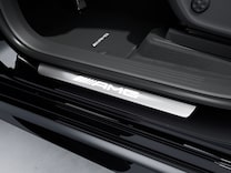 Mercedes-AMG GLE Coupé Podświetlane listwy progowe z napisem "AMG" i wymienną osłoną