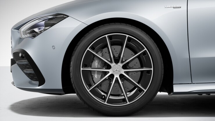 45,7 cm (18") AMG Leichtmetallräder im 10-Speichen-Design Bild 1