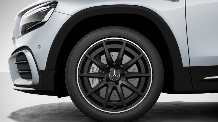 48,3 cm (19") AMG Leichtmetallräder im 10-Speichen-Design Bild 1