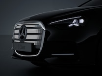 C-Class Saloon Partially illuminated Mercedes star