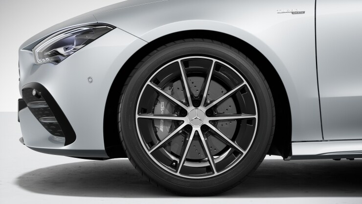 45,7 cm (18") AMG Leichtmetallräder im 10-Speichen-Design Bild 1