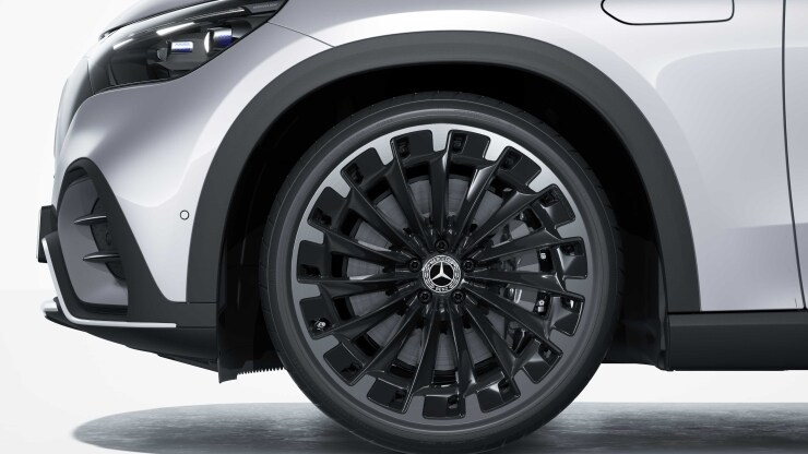 55,9 cm (22") AMG Leichtmetallräder im Vielspeichen-Design Bild 1