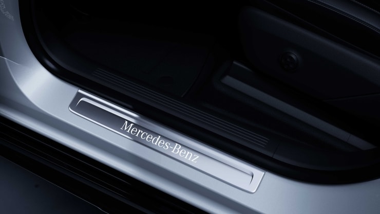 Einstiegsleisten mit "Mercedes-Benz" Schriftzug, beleuchtet 2