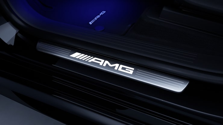 AMG Einstiegsleisten mit "AMG" Schriftzug, beleuchtet und mit Wechselcover 2