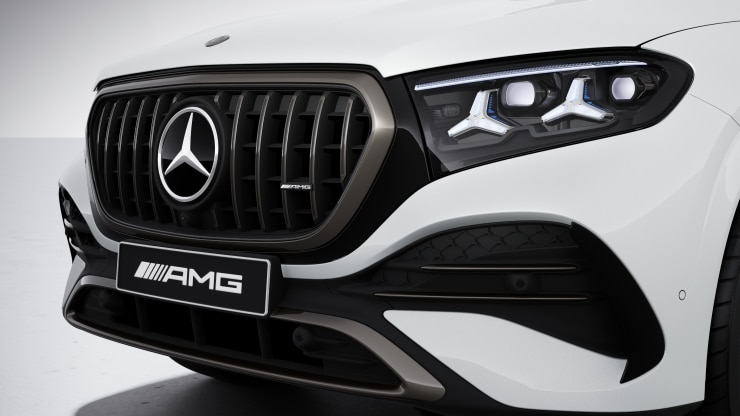 AMG spezifische Kühlerverkleidung, abgedunkelt 1