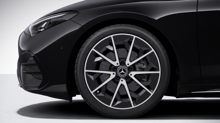 19" AMG Leichtmetallräder im 5-Doppelspeichen-Design Bild 1