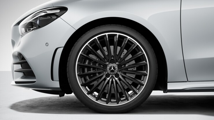 48,3 cm (19“) AMG Leichtmetallräder im Vielspeichen-Design Bild 1
